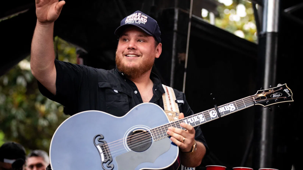 Luke Combs Early Life and Education
