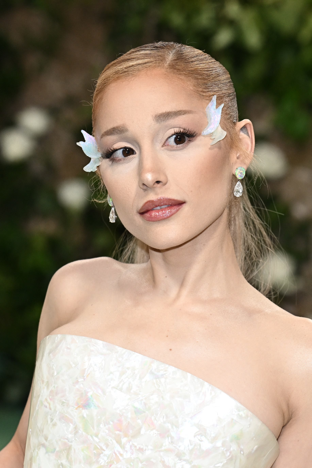 Singed R Bio Ariana Grande Singer Bio, Age, Height, Weight, Family, Net Worth ...