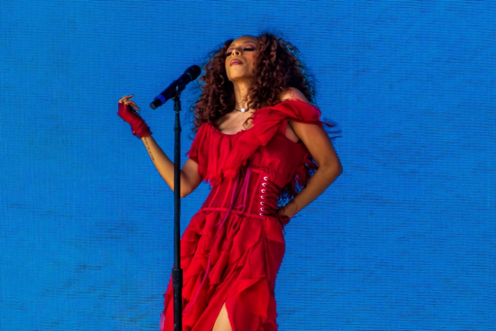 Ravyn Lenae Early Life and Education